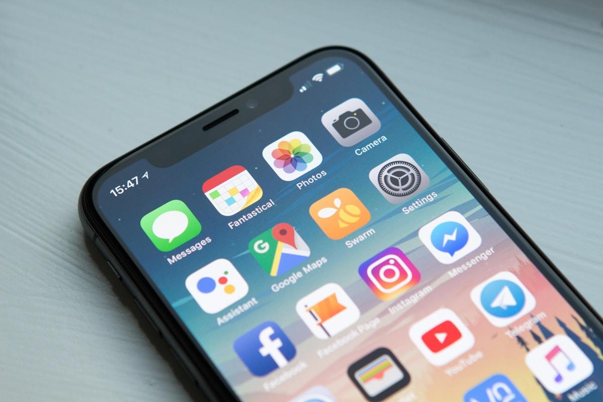 Mobile Phone and SIM Card Guide for Indian Students Abroad: Best Plans by Country